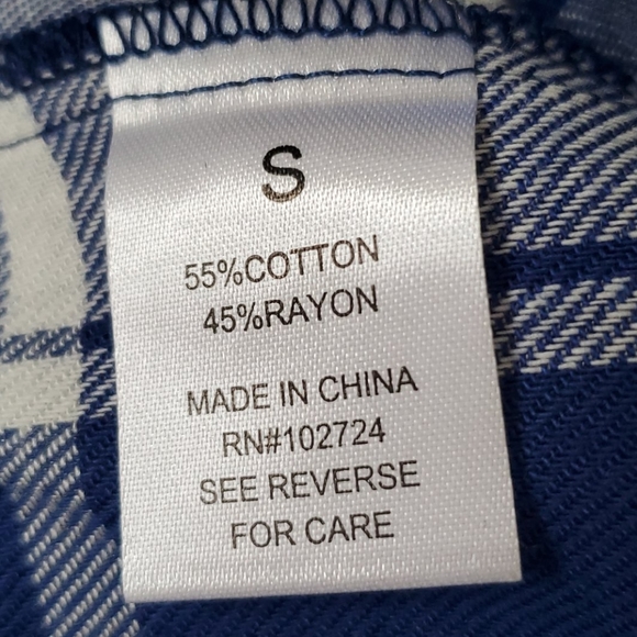 Beautiful blue flannel button down top - Picture 6 of 6